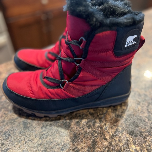 Women’s red Sorel winter boots - Picture 4 of 4